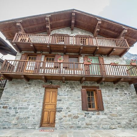 Silou Retreat Hotell Champdepraz Exteriör bild