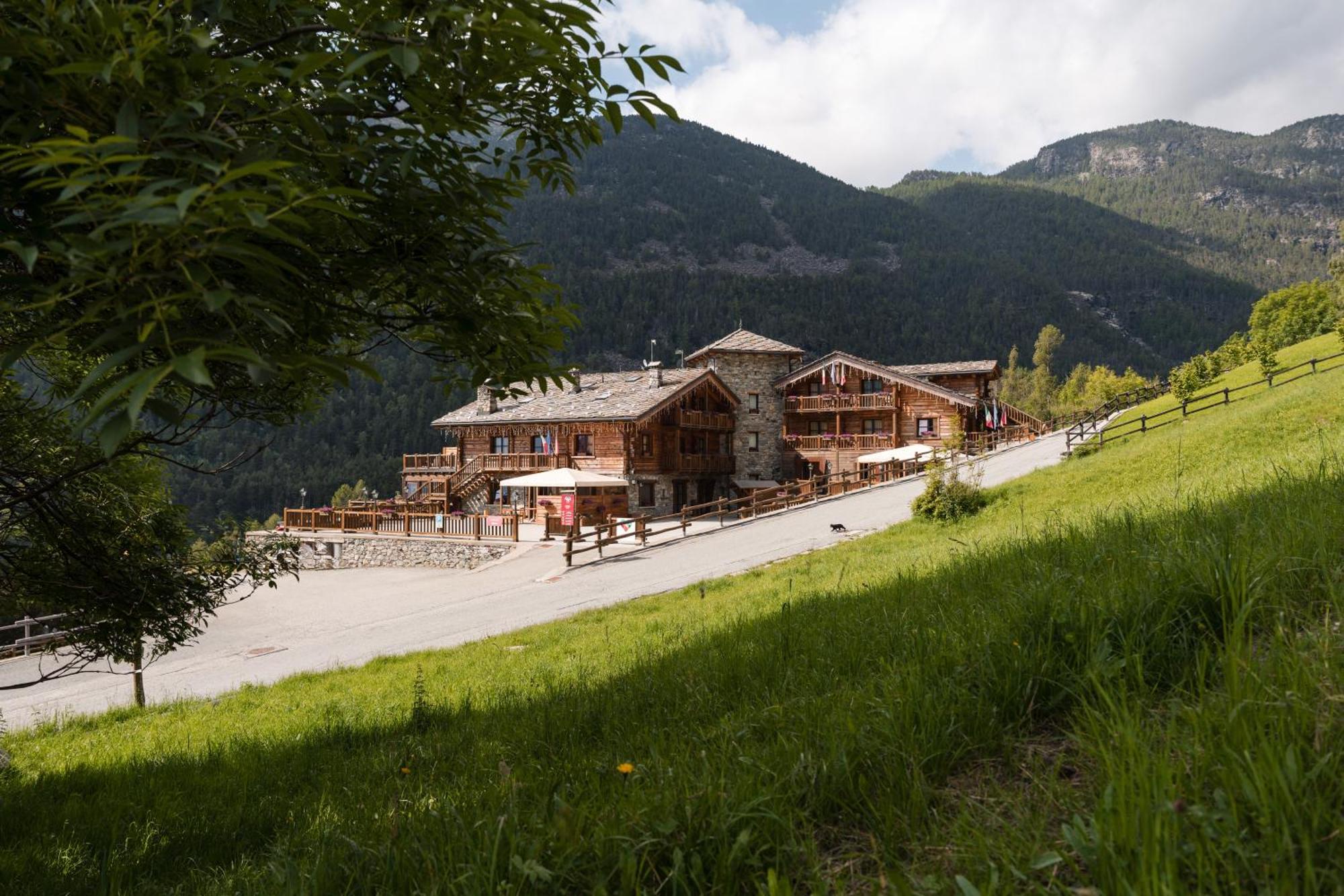 Silou Retreat Hotell Champdepraz Exteriör bild