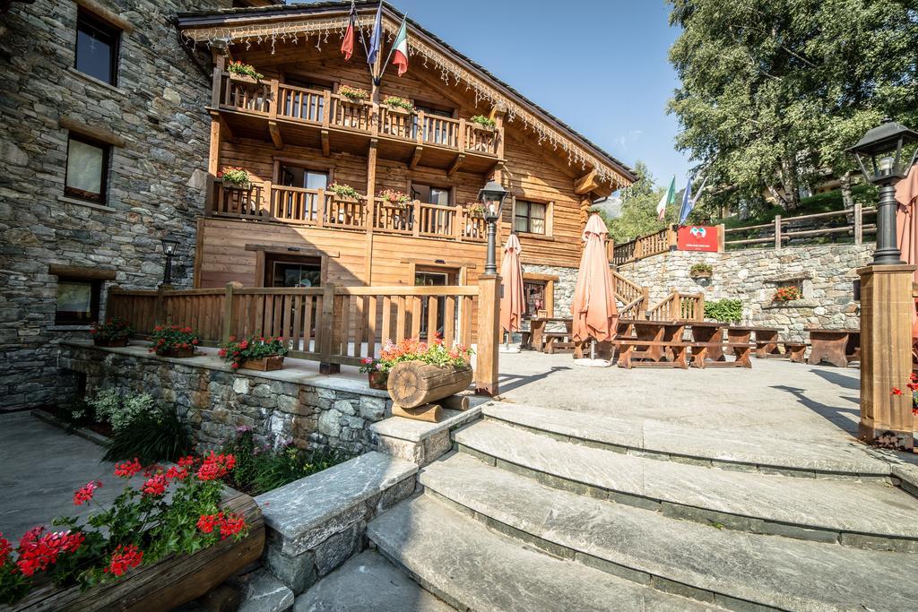 Silou Retreat Hotell Champdepraz Exteriör bild